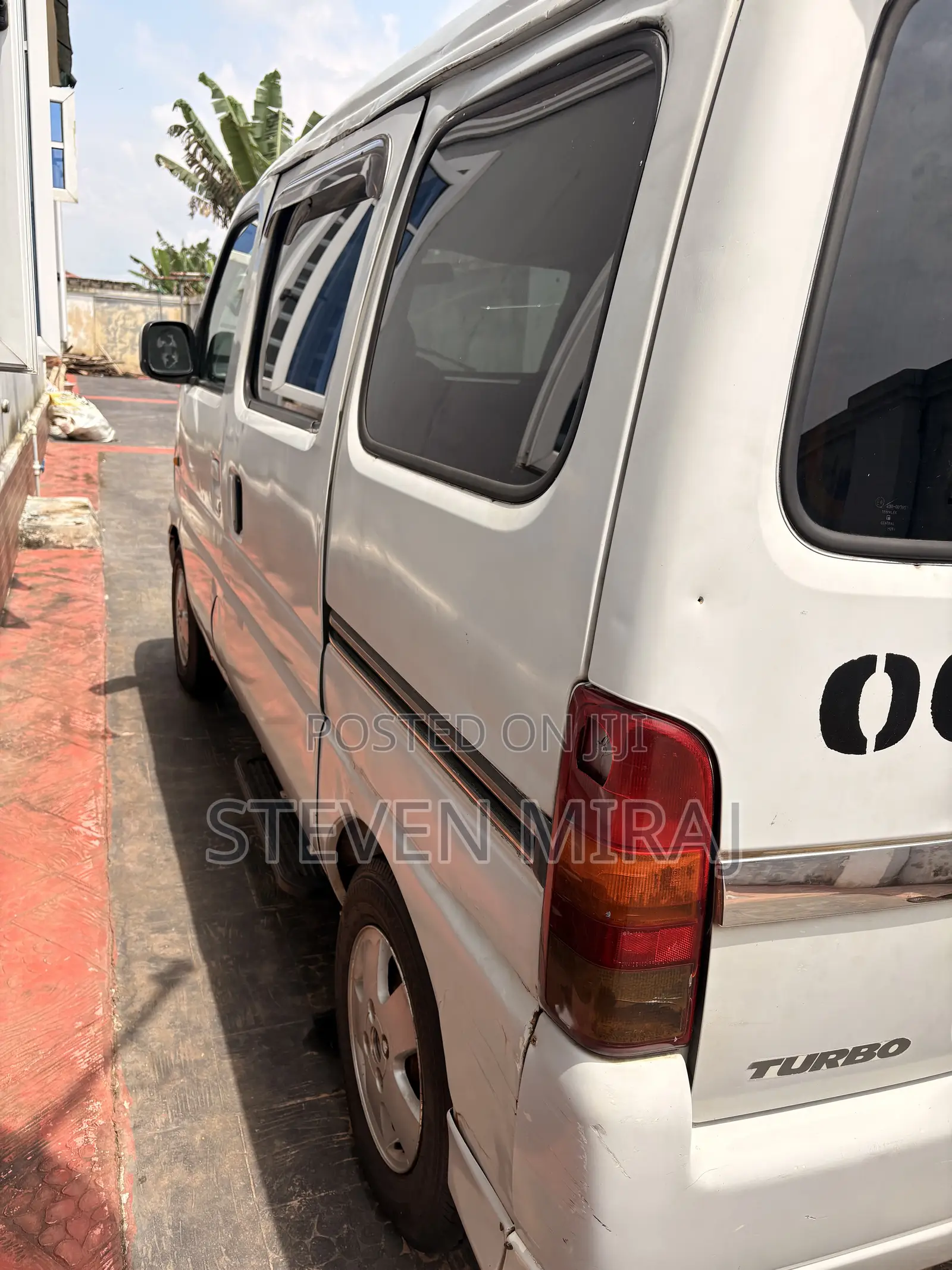 Suzuki APV Minibus 2005 White
