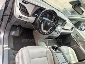 Toyota Sienna XLE 7 FWD 2020 Blue