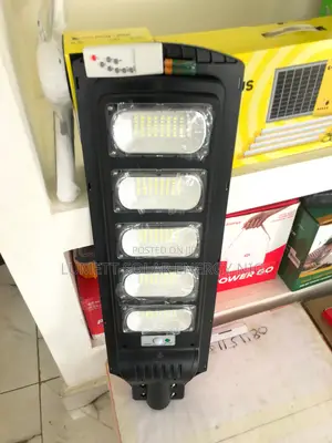 Suntrik 6500K Solar LED Street Lamp for Parking Lots
