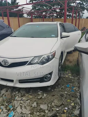 Toyota Camry SE 4dr Sedan (2.5L 4cyl 6A) 2013 White