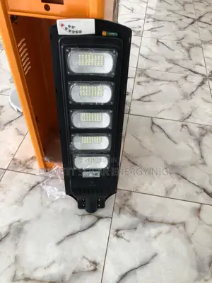 Suntrik 2500W Solar Street Lamp for Estates