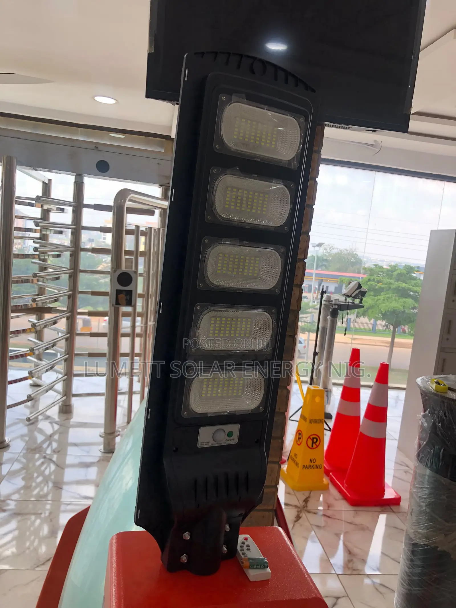 Suntrik 2500W Outdoor Solar Lighting System
