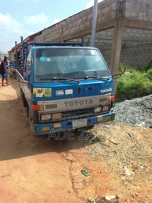 Toyota Dyna 1999 Blue