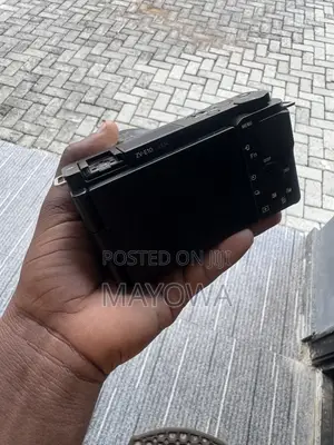 Neat Sony Zv E10 4k Camera With Three Batteries