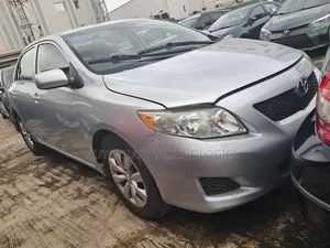 Toyota Corolla 2010 Silver
