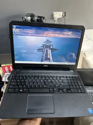 Laptop Dell Inspiron 15 3531 4GB Intel Core i5 HDD 512GB