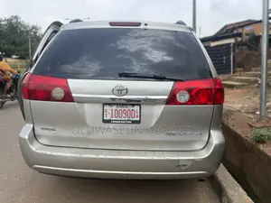 Toyota Sienna 2006 Silver