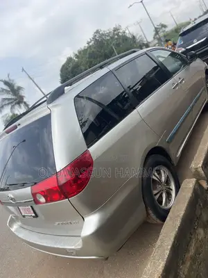 Toyota Sienna 2006 Silver