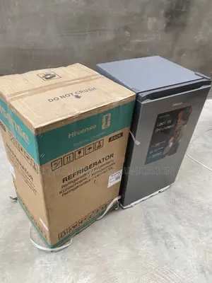 Hisense REF093DR Small-Capacity Refrigerator With Freezer