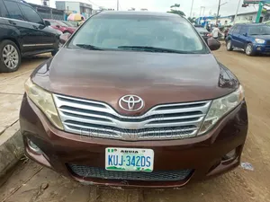 Toyota Venza AWD 2010 Gold
