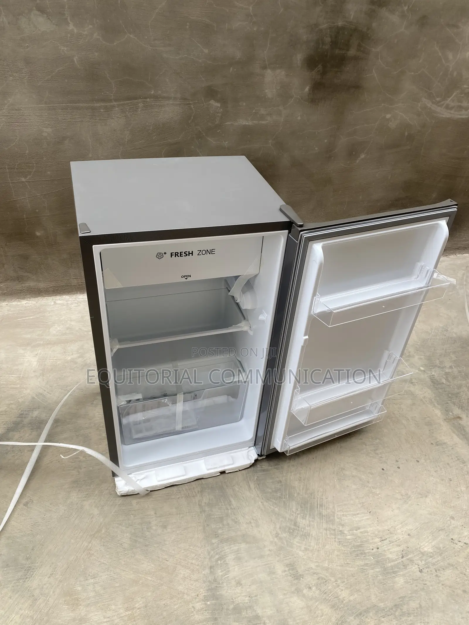 Hisense REF093DR 90L Home Refrigerator With Freezer Compartment