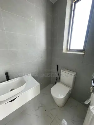1bdrm Apartment in Ademola Adetokunbo for sale