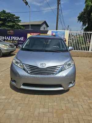 Toyota Sienna XLE 8 Passenger 2012 Silver