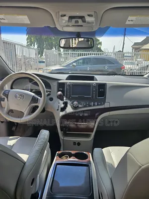 Toyota Sienna XLE 8 Passenger 2012 Silver