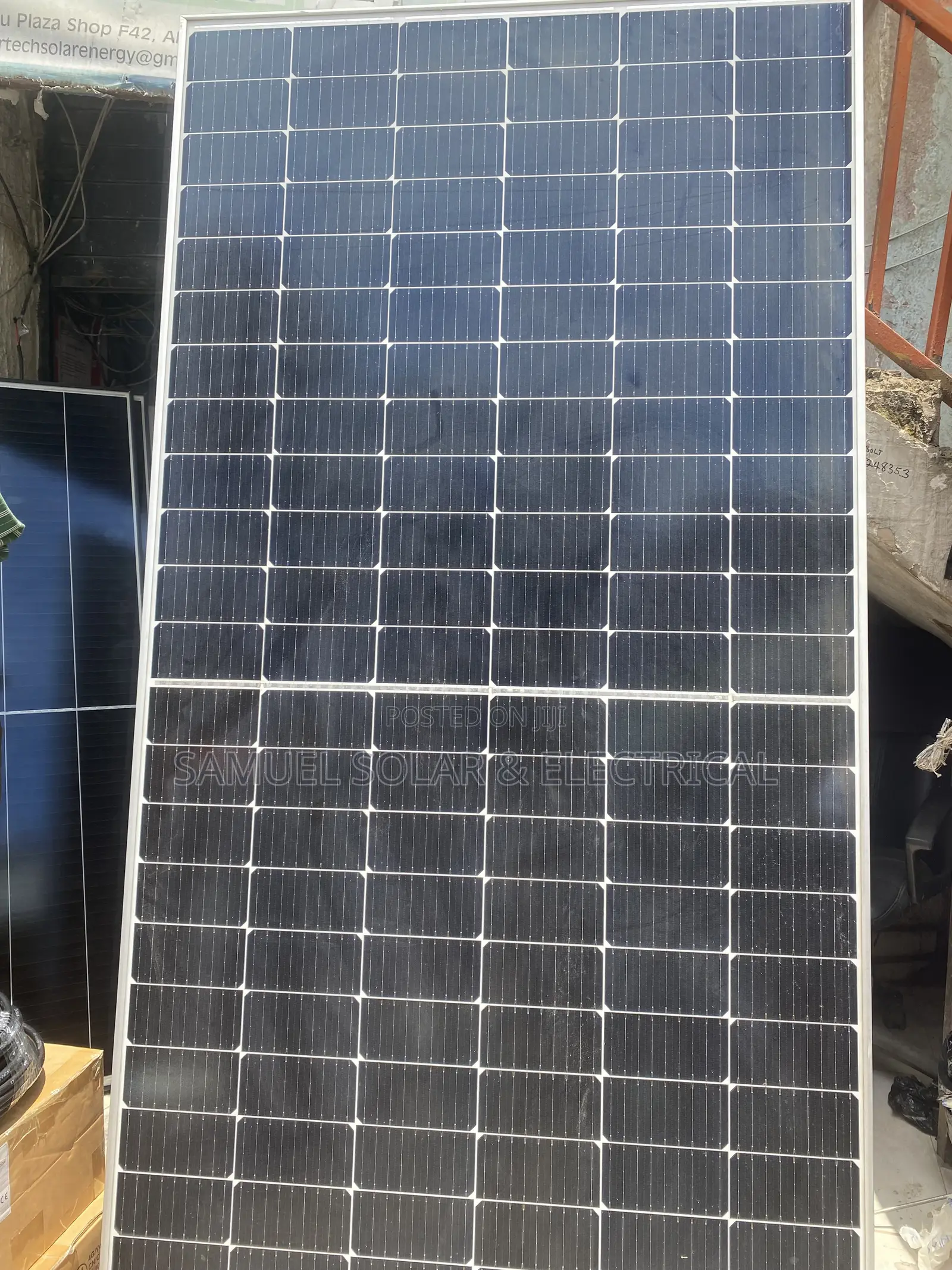 Jinko 600watt Solar Panel.