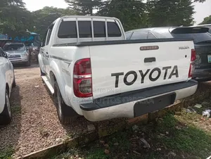 Toyota Hilux 2013 White