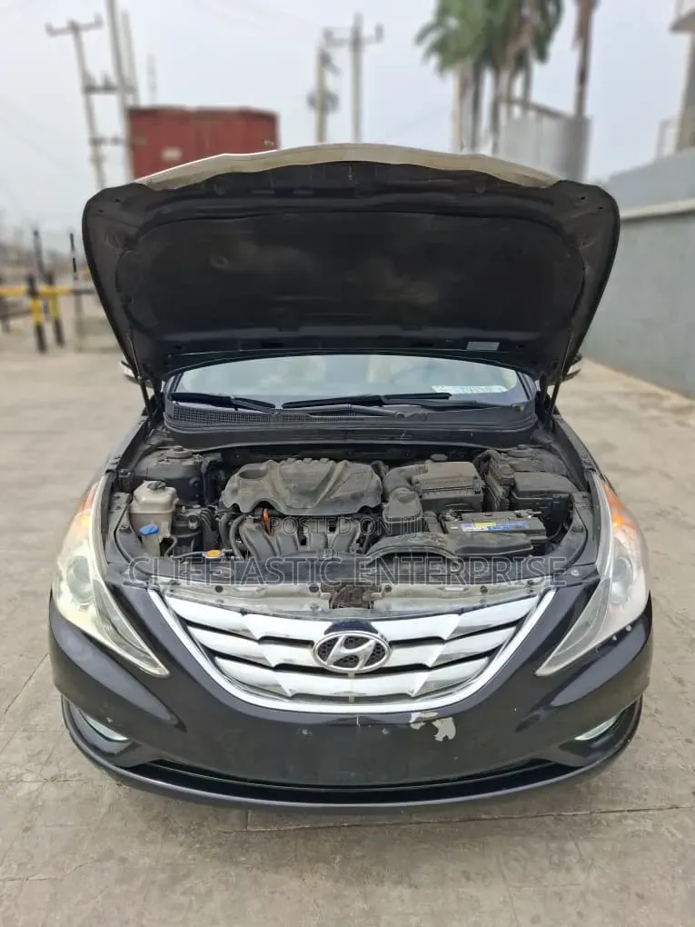 Hyundai Sonata Limited Sedan FWD (2.4L 4cyl 6A) 2011 Black