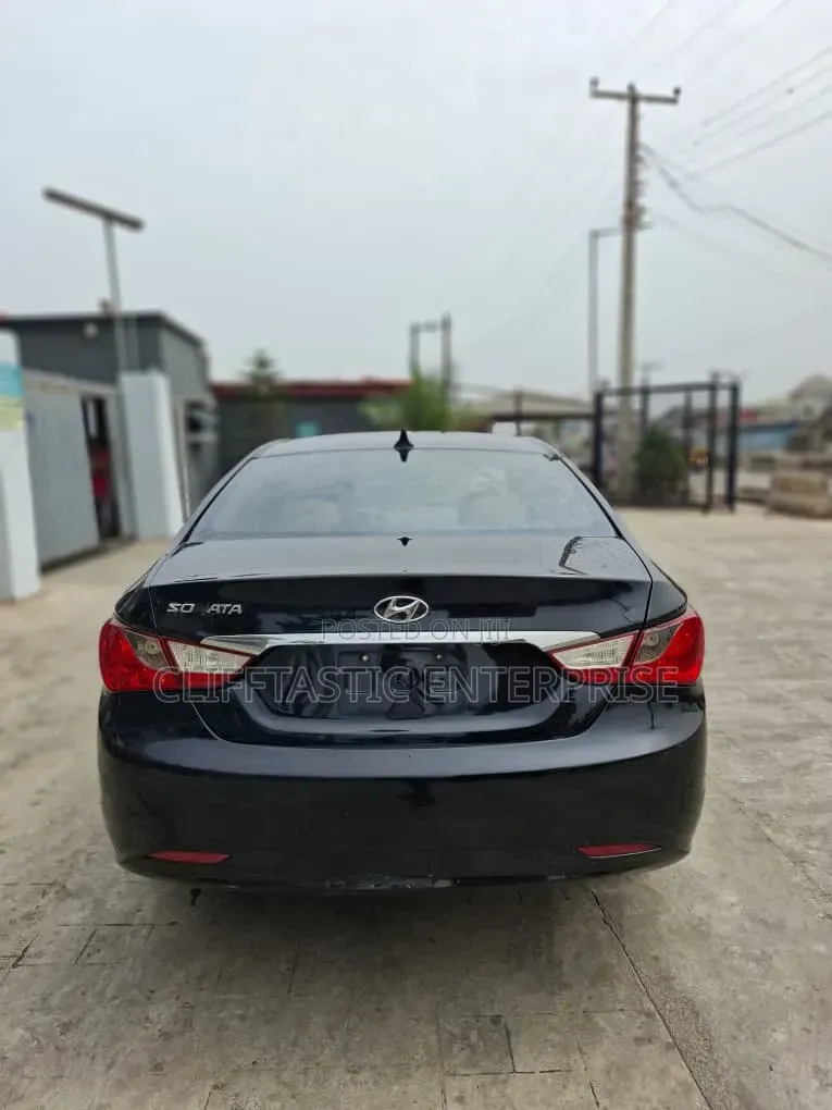 Hyundai Sonata Limited Sedan FWD (2.4L 4cyl 6A) 2011 Black