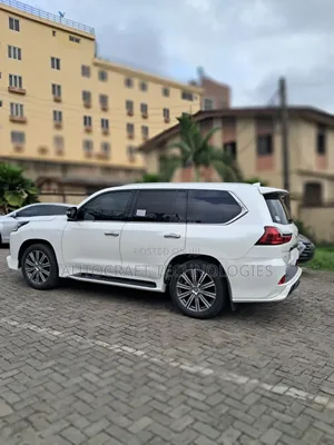 Lexus LX 2017 White