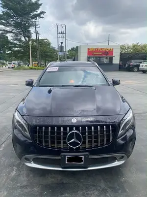 Mercedes-Benz GLA-Class 2017 Black