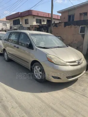 Toyota Sienna 2005 Gold