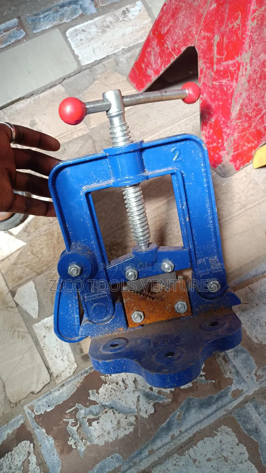 Hinged Bench Pipe Vise