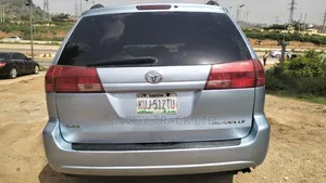 Toyota Sienna XLE 2005 Blue