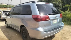 Toyota Sienna XLE 2005 Blue