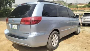 Toyota Sienna XLE 2005 Blue