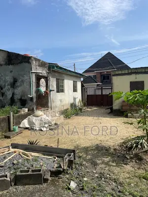 Bungalow Property Available in 461sqm Plot of Land