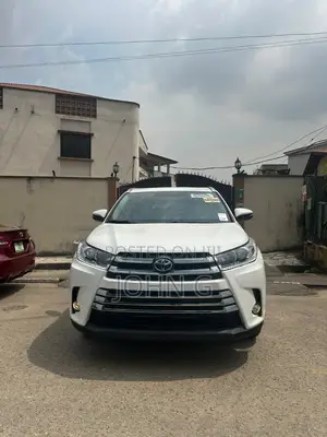 Toyota Highlander XLE 4x4 V6 (3.5L 6cyl 8A) 2017 White