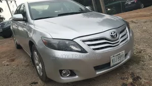 Toyota Camry XLE 4dr Sedan (2.5L 4cyl 6AM) 2010 Silver