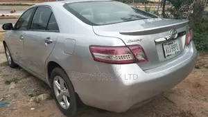 Toyota Camry XLE 4dr Sedan (2.5L 4cyl 6AM) 2010 Silver