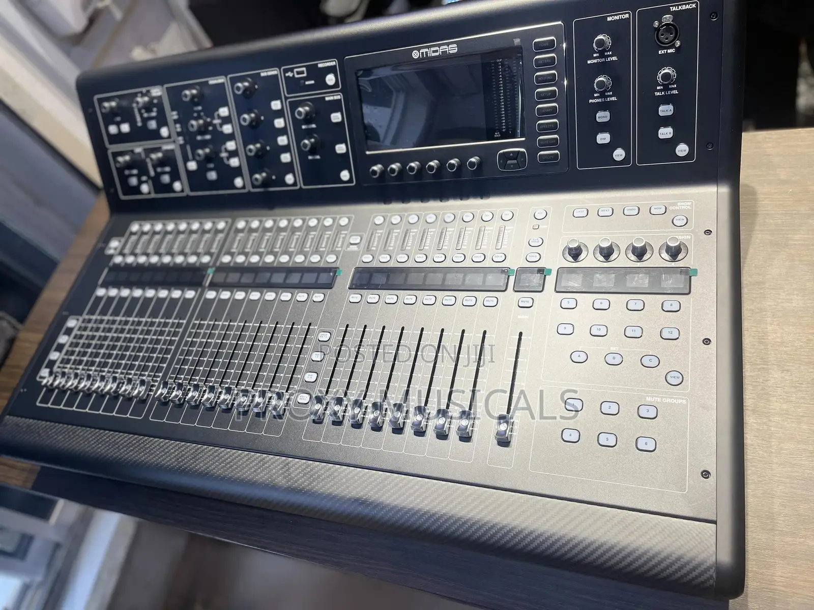 Behringer M32 Midas Digital Mixer