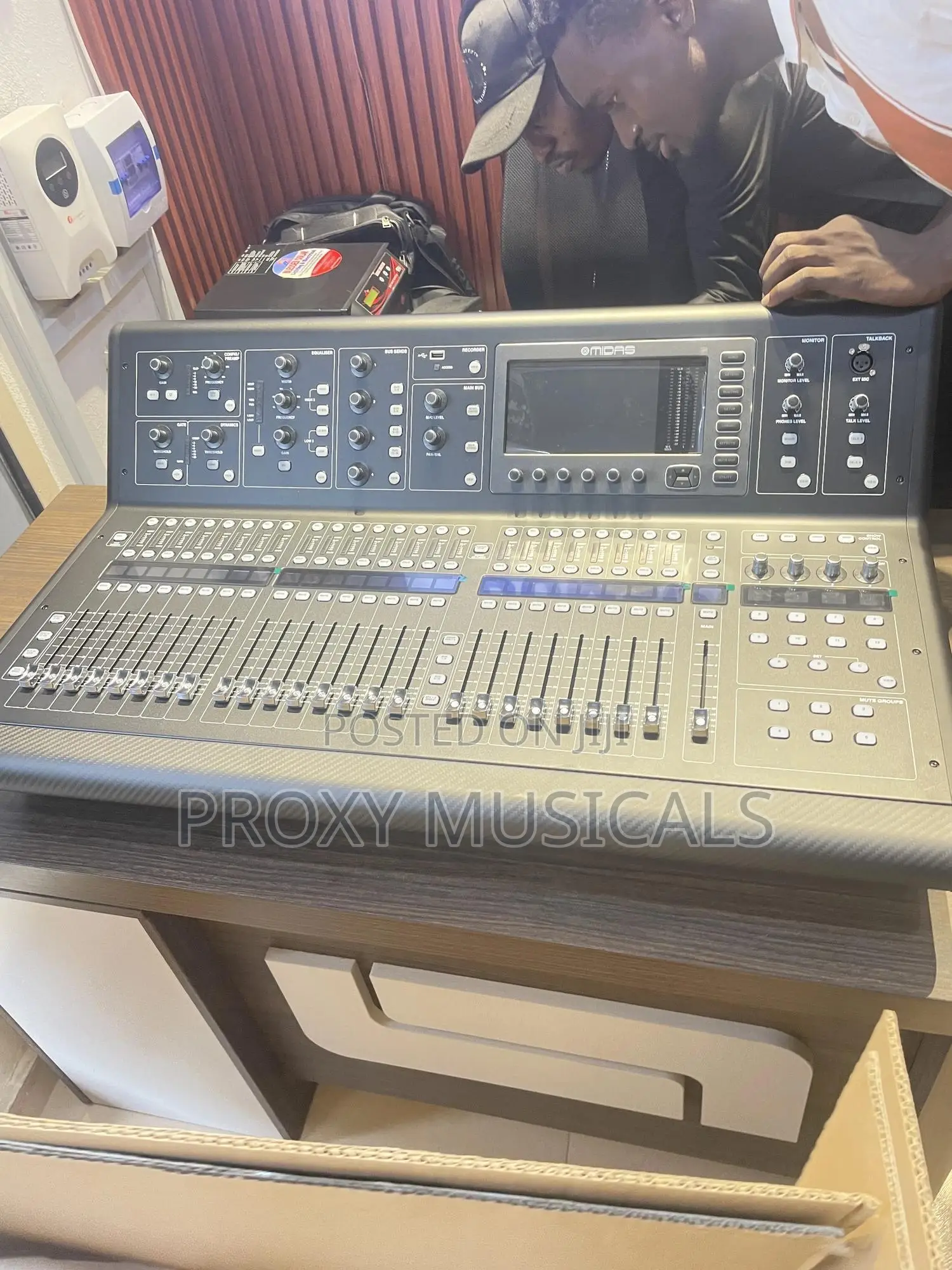 Behringer M32 Midas Digital Mixer