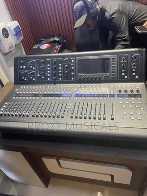 Behringer M32 Midas Digital Mixer