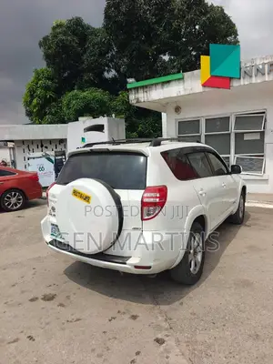Toyota RAV4 2011 White