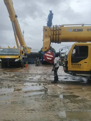 XCMG 100T Motor Crane