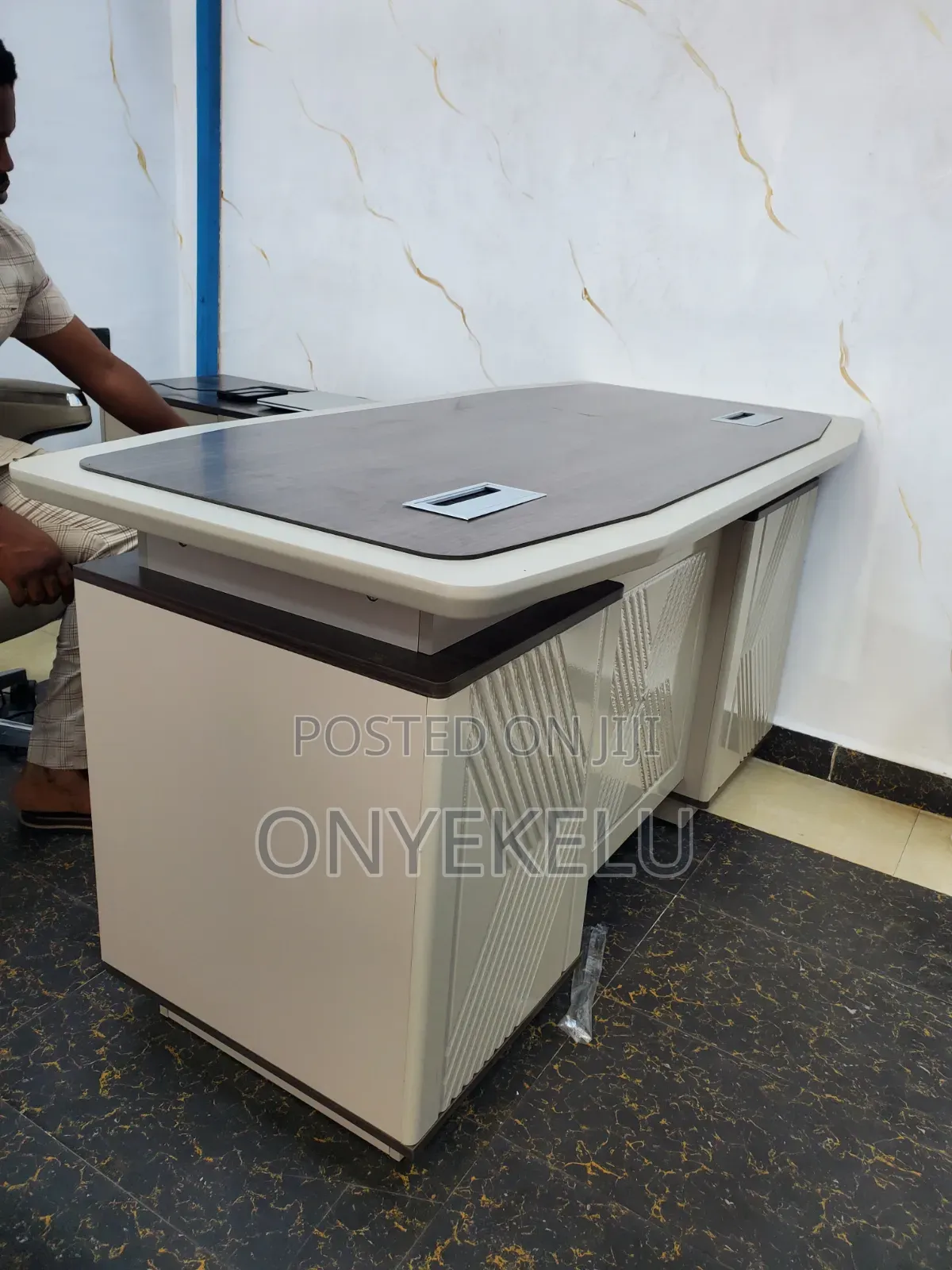 1.4 Meters Executive Table