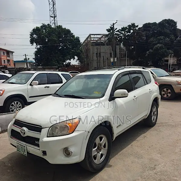 Toyota RAV4 2011 White