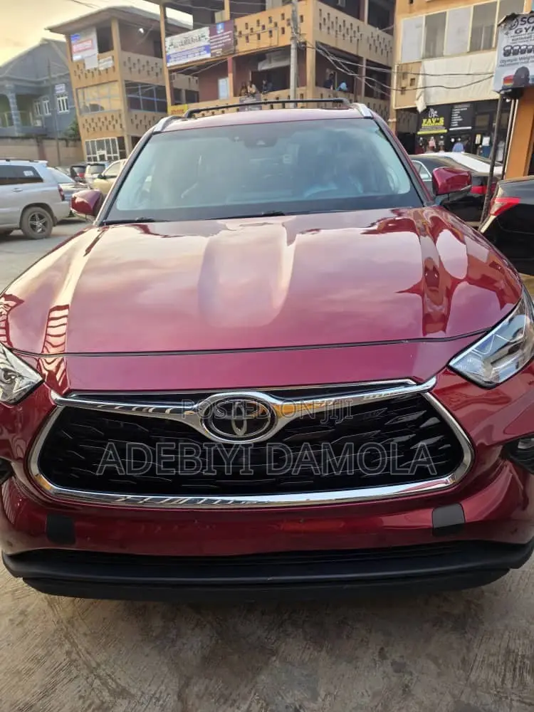 Toyota Highlander XLE 2022 Red