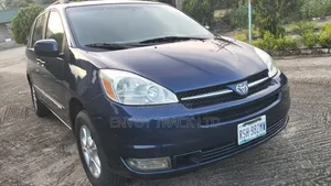 Toyota Sienna XLE 2005 Blue