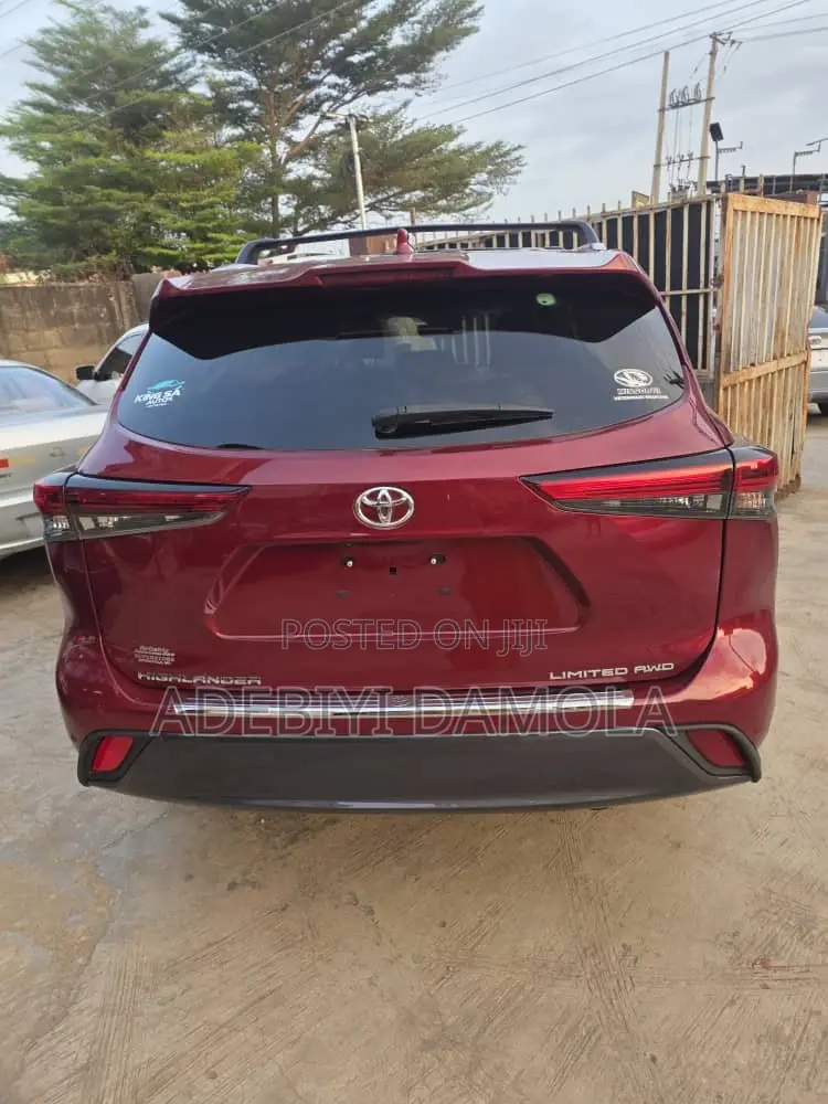 Toyota Highlander XLE 2022 Red