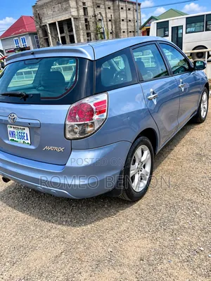 Toyota Matrix Hatchback AWD (1.8L 4cyl 4A) 2005 Blue