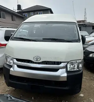 Toyota HiAce 2015 White
