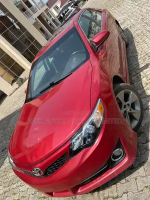 Toyota Camry SE 4dr Sedan (2.5L 4cyl 6A) 2013 Red