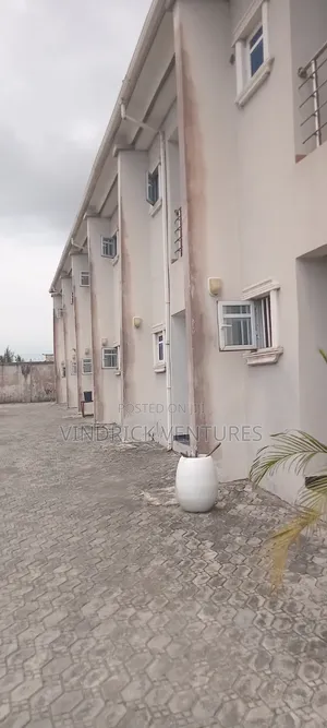 2bdrm Townhouse / Terrace in Off Mobil Road Ilaje for rent