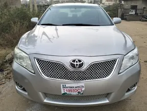 Toyota Camry XLE 4dr Sedan (2.5L 4cyl 6AM) 2010 Silver