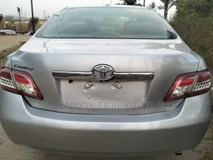 Toyota Camry XLE 4dr Sedan (2.5L 4cyl 6AM) 2010 Silver