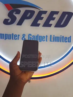 Apple iPhone XR 64 GB White